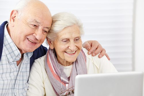 Happy,Senior,Couple,Surfing,The,Internet,With,Laptop,Computer
